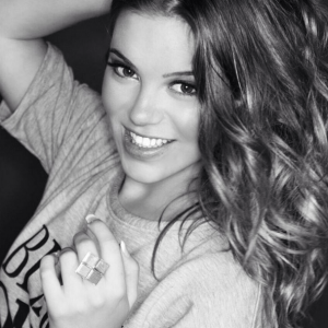 maria-isabel-vida-solo-una-cantante-guapa-selfie